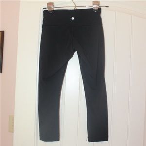 Women's Lulu Lemon Black Cropped Leggings